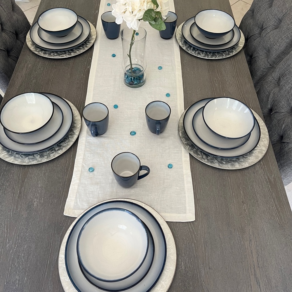23 pieces of Sanyo dinnerware set
